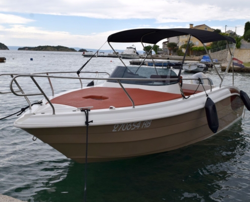 Eolo 650 Day rent a boat